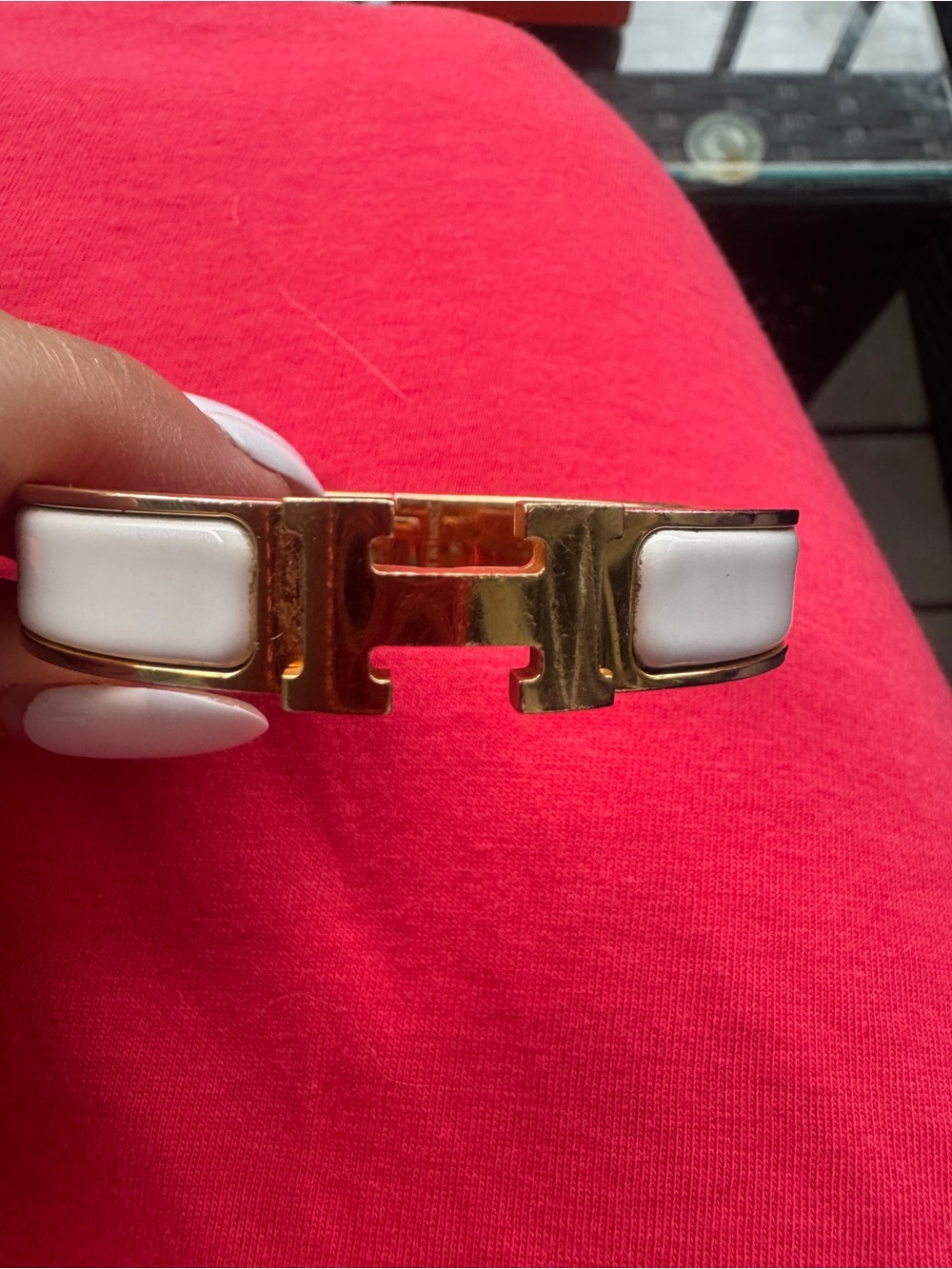 Authentic Hermès Clic H Enamel PM Bracelet in White and Yellow Gold with Receipt - Picture 6 of 14